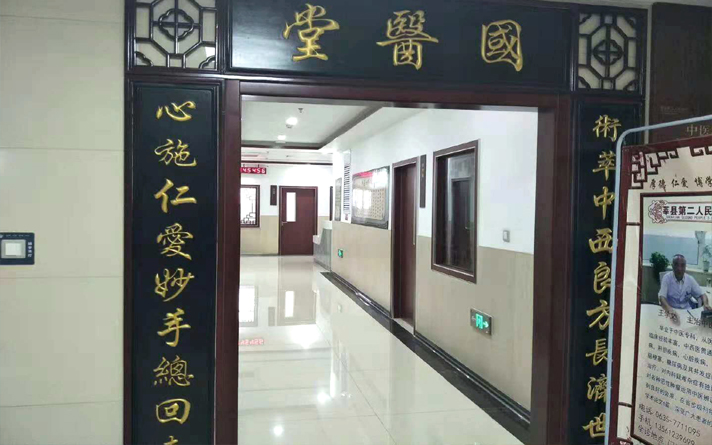鋼質(zhì)門不設(shè)“防”醫(yī)院單元門年久失修誰來管？